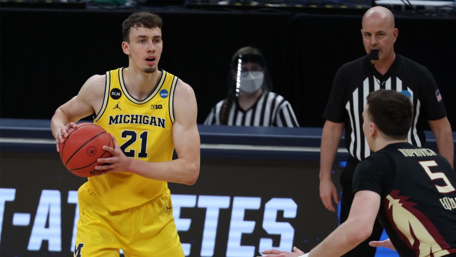 而且在防守 而且在防守